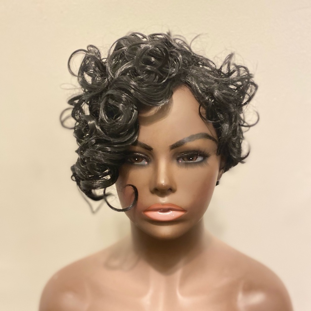 COPY - Short curly synthetic wig